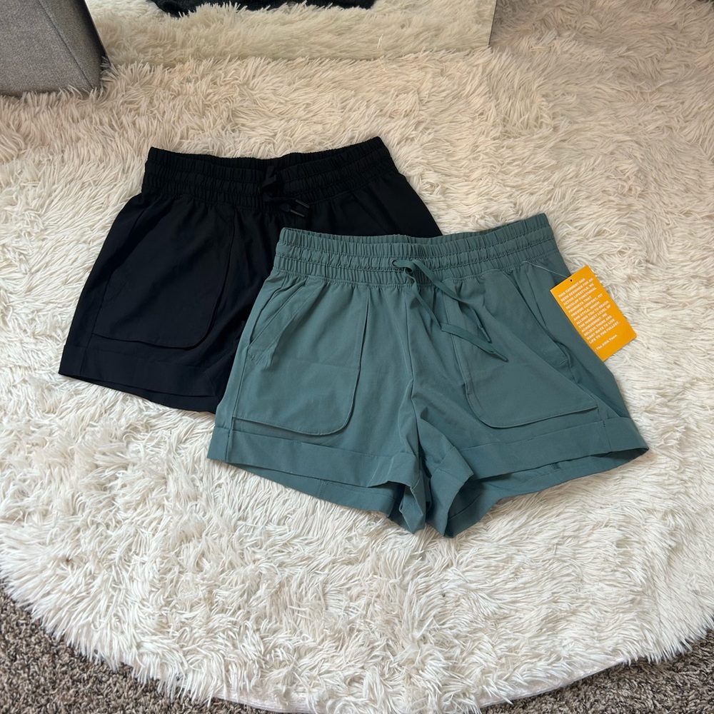 Set of 2 Athletic Shorts in Black and Teal